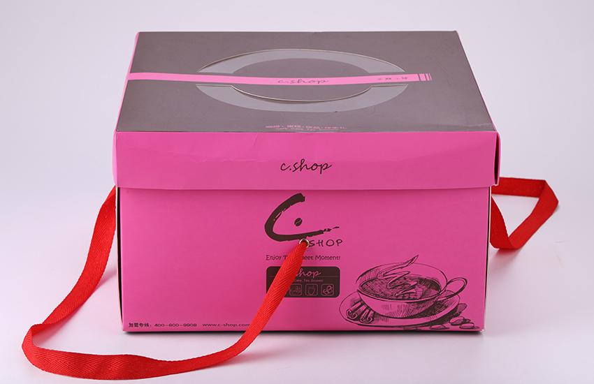 Cake box with handle