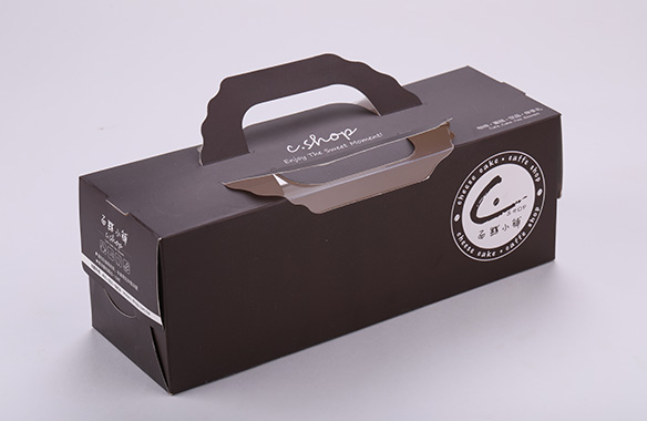 Cake box with handle